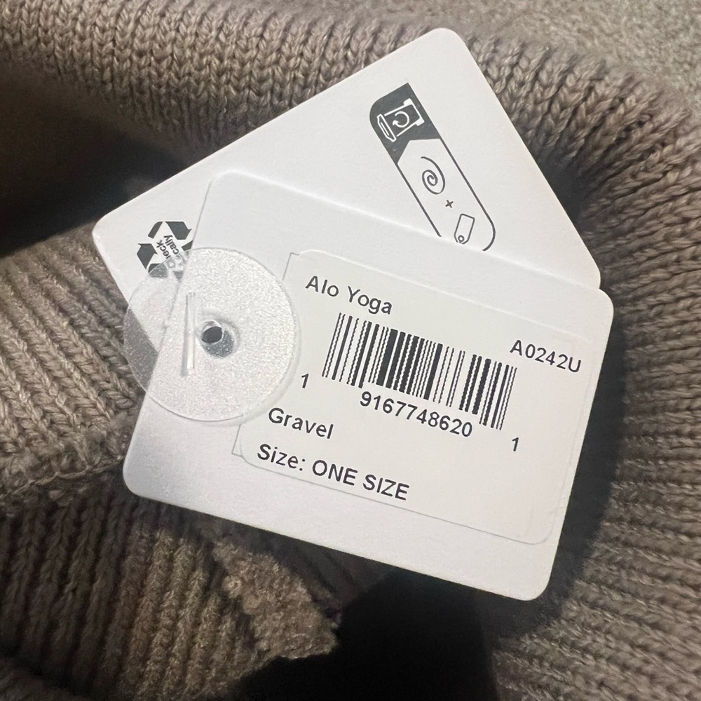 NWT Alo Everyday Beanie - Gravel - Picture 7 of 7